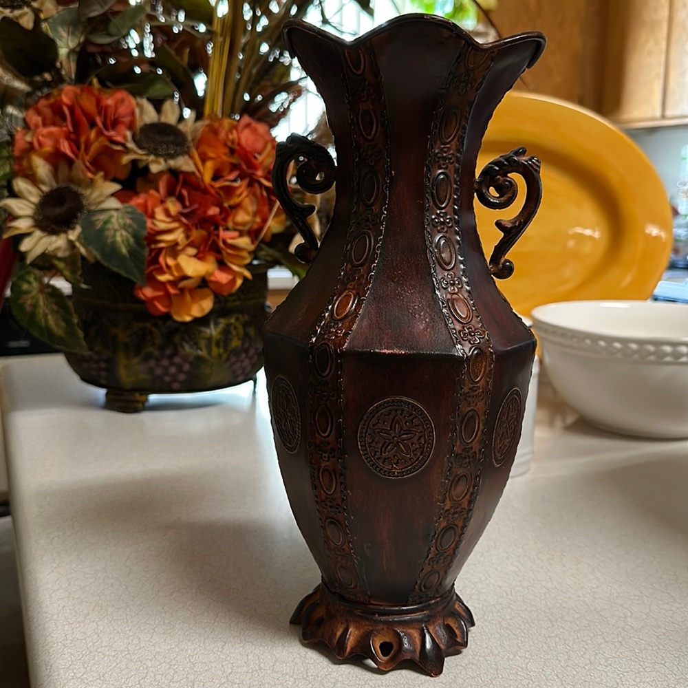 Elegant Tuscan Rustic Metal Decorative Urn🌻💛
